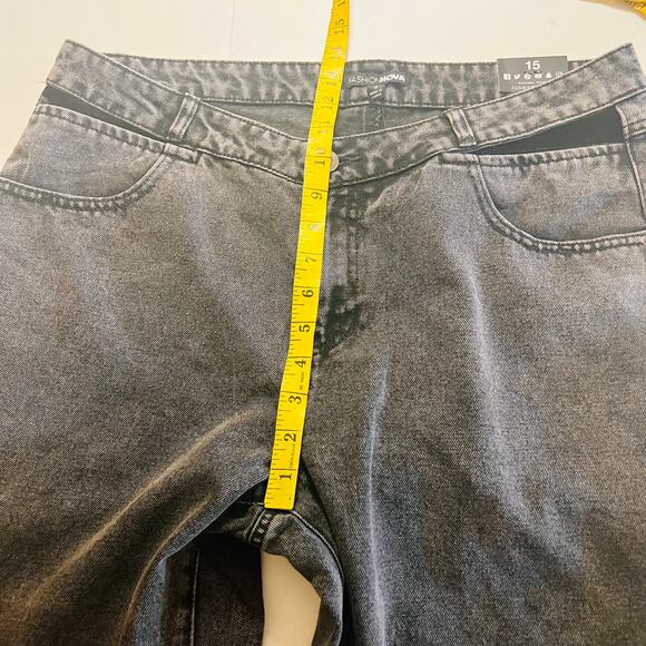 Fashion Nova Got A Secret V Front Straight Leg High Rise Jeans Size 18 NWT Gray - Picture 8 of 12
